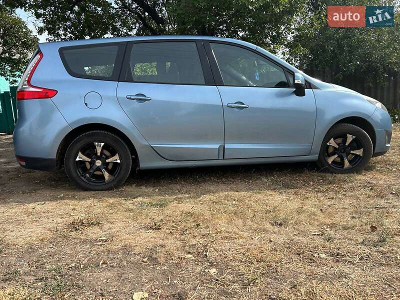 Минивэн Renault Grand Scenic 2011 в Лозовой