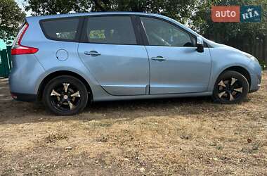 Минивэн Renault Grand Scenic 2011 в 