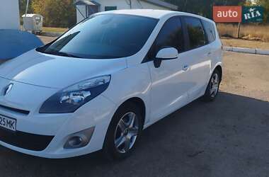 Минивэн Renault Grand Scenic 2011 в 
