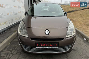 Минивэн Renault Grand Scenic 2010 в 