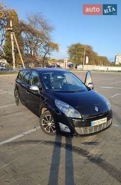 Минивэн Renault Grand Scenic 2010 в 