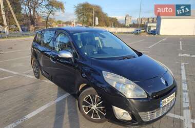 Минивэн Renault Grand Scenic 2010 в 