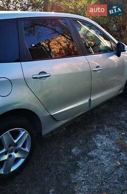 Минивэн Renault Grand Scenic 2014 в 