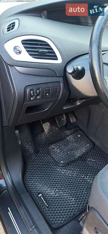 Минивэн Renault Grand Scenic 2010 в Буске