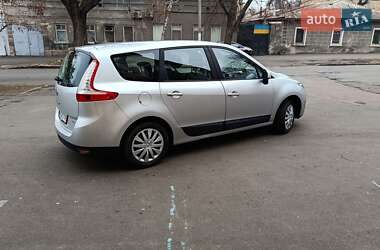 Минивэн Renault Grand Scenic 2010 в 