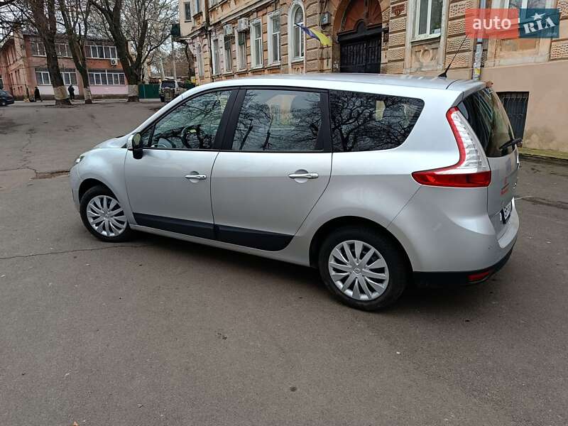 Минивэн Renault Grand Scenic 2010 в 
