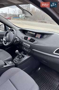 Минивэн Renault Grand Scenic 2011 в 