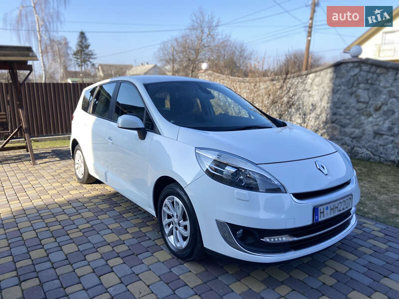 Минивэн Renault Grand Scenic 2012 в 