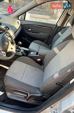 Минивэн Renault Grand Scenic 2012 в 