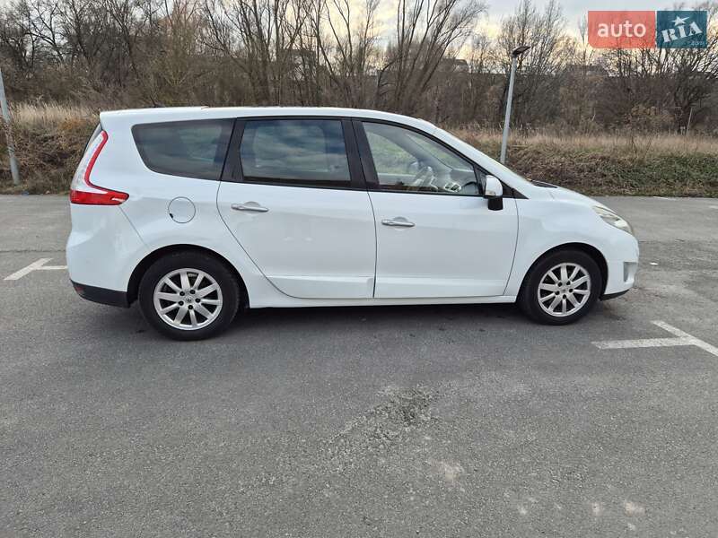 Минивэн Renault Grand Scenic 2009 в 