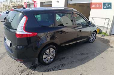 Минивэн Renault Grand Scenic 2015 в 