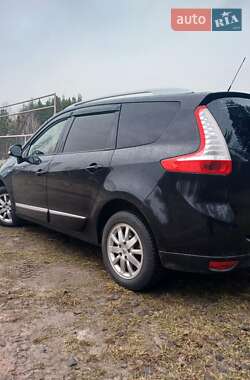 Минивэн Renault Grand Scenic 2013 в 