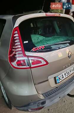 Минивэн Renault Grand Scenic 2011 в 