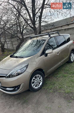 Минивэн Renault Grand Scenic 2013 в 