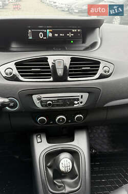 Минивэн Renault Grand Scenic 2012 в 