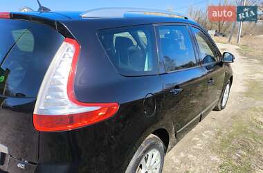 Минивэн Renault Grand Scenic 2013 в 