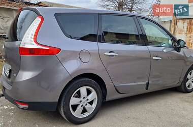 Минивэн Renault Grand Scenic 2011 в 