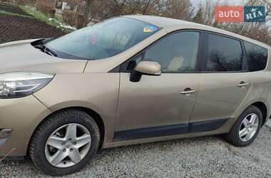 Минивэн Renault Grand Scenic 2013 в 