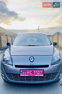 Минивэн Renault Grand Scenic 2011 в 