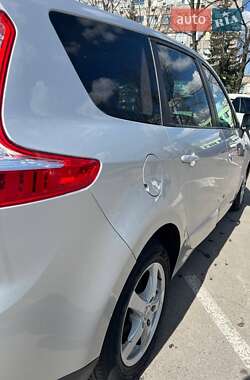 Минивэн Renault Grand Scenic 2013 в 
