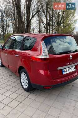 Минивэн Renault Grand Scenic 2010 в 