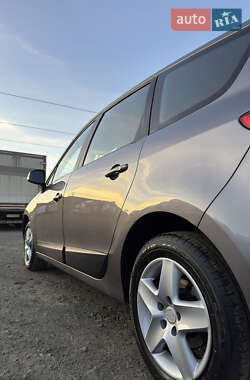 Минивэн Renault Grand Scenic 2013 в 