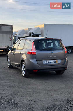 Минивэн Renault Grand Scenic 2013 в 