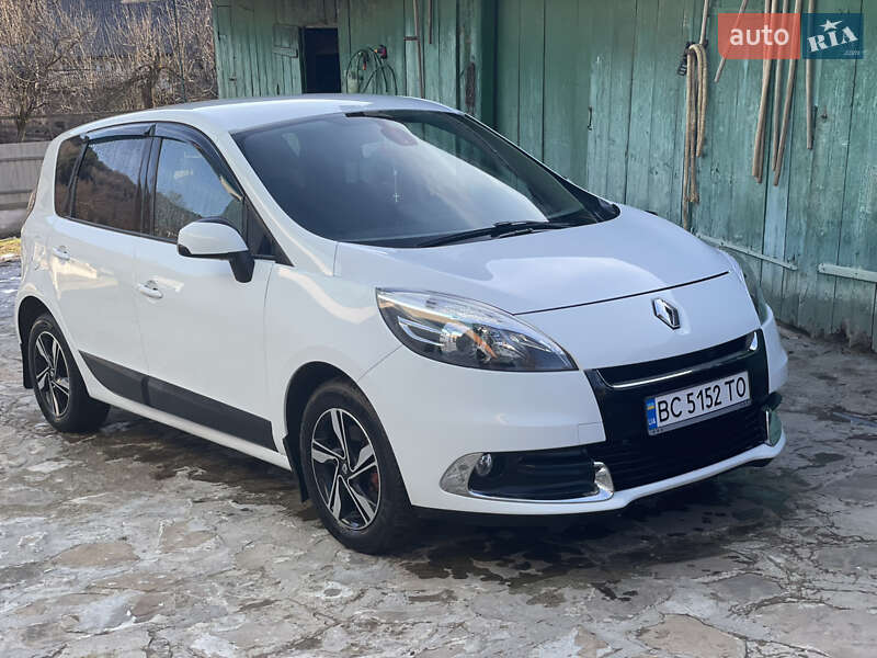 Минивэн Renault Grand Scenic 2012 в 