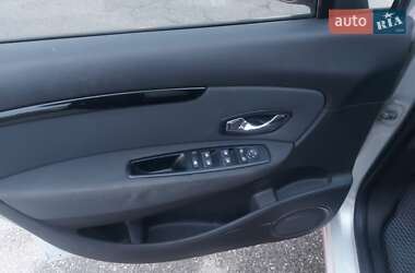 Минивэн Renault Grand Scenic 2015 в 