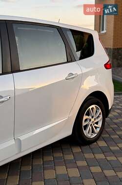 Минивэн Renault Grand Scenic 2012 в 