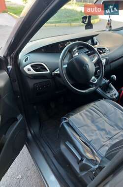 Мінівен Renault Grand Scenic 2012 в 