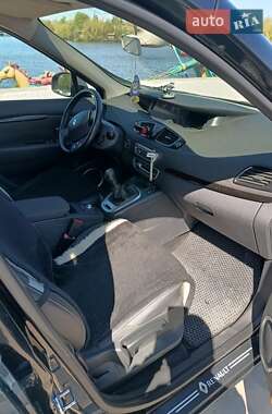Минивэн Renault Grand Scenic 2012 в 