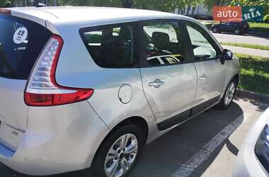 Минивэн Renault Grand Scenic 2013 в 