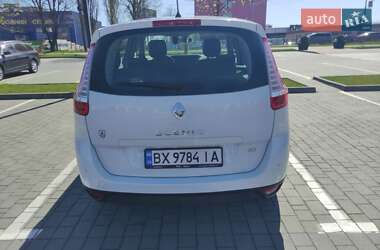 Минивэн Renault Grand Scenic 2012 в 