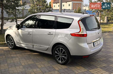 Минивэн Renault Grand Scenic 2012 в 