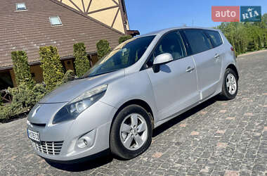 Минивэн Renault Grand Scenic 2011 в 