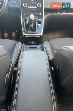Минивэн Renault Grand Scenic 2016 в 