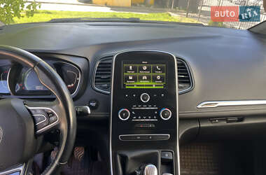 Минивэн Renault Grand Scenic 2016 в 