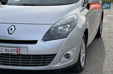Минивэн Renault Grand Scenic 2011 в 