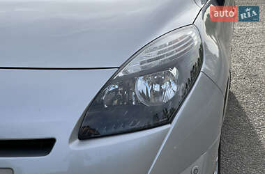 Минивэн Renault Grand Scenic 2011 в 