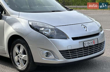 Минивэн Renault Grand Scenic 2011 в 