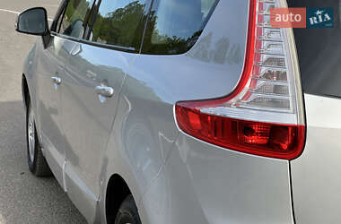 Минивэн Renault Grand Scenic 2011 в 