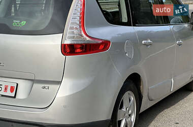 Минивэн Renault Grand Scenic 2011 в 