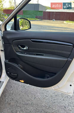 Минивэн Renault Grand Scenic 2012 в 