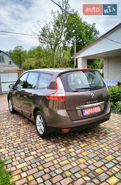 Минивэн Renault Grand Scenic 2013 в 