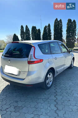 Минивэн Renault Grand Scenic 2010 в 