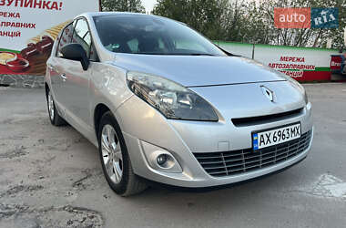 Минивэн Renault Grand Scenic 2010 в 
