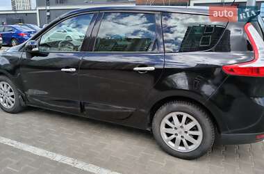 Минивэн Renault Grand Scenic 2011 в 