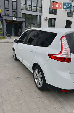 Минивэн Renault Grand Scenic 2013 в 