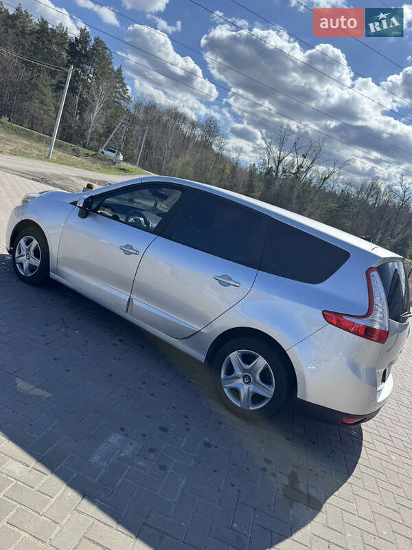 Renault Grand Scenic 2013